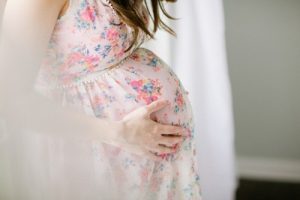 Растяжки  при беременности, как избежать их?