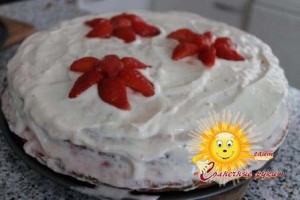 Простой клубничный торт 