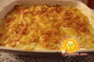 Картофель, запеченный в духовке с сыром и молоком.