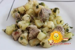 Свинина с картофелем на сковороде