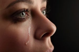 Женские слезы – слабость или оружие?